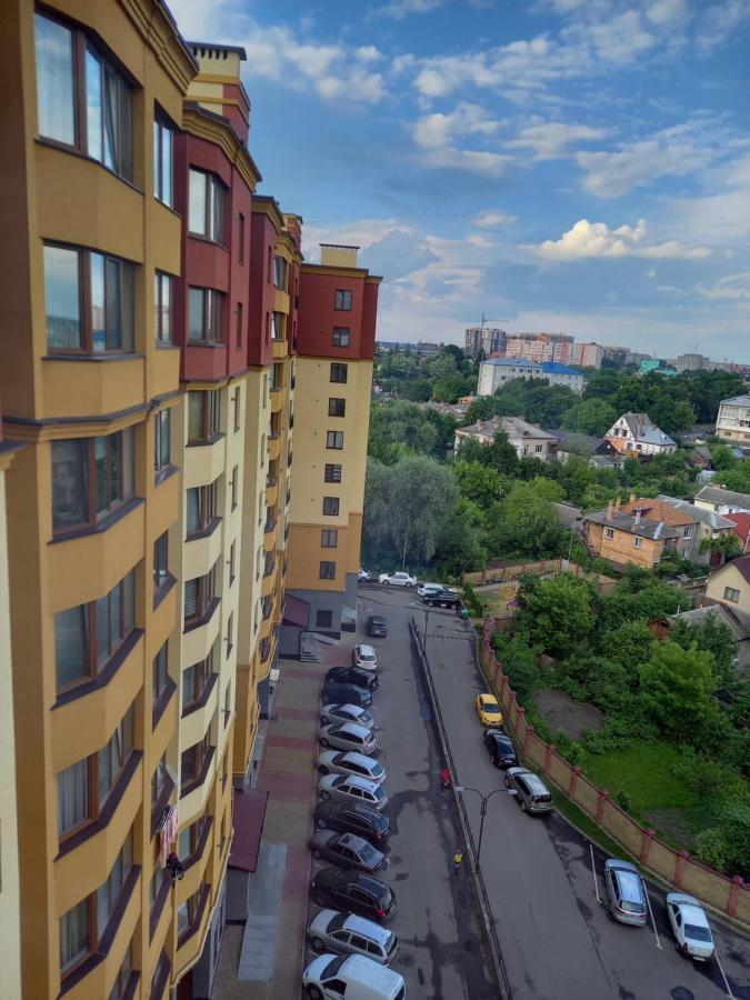 Апартаменти Люкс В Центрі, На Вулиці Набережна,10 З Парковкою Lutsʼk Dış mekan fotoğraf